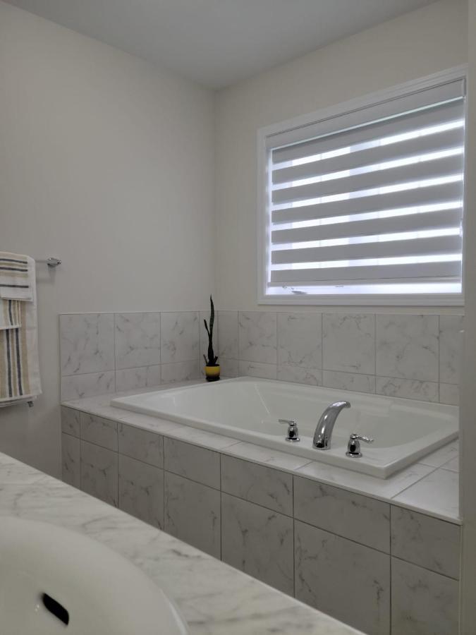 소롤드 Niagara- Beautiful Cozy Sunfilled Big Complete House Minutes Drive From Falls 빌라 외부 사진